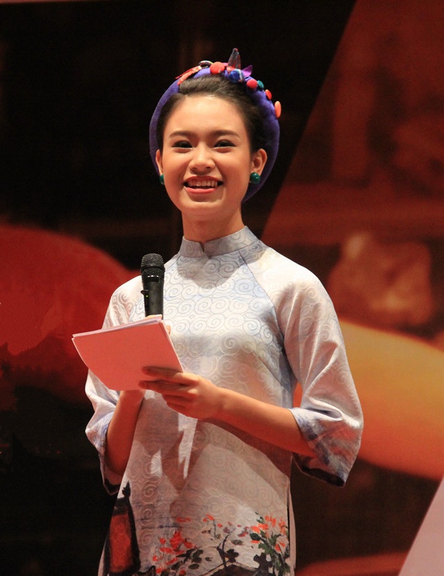 Người đẹp 9X Phùng Bảo Ngọc Vân: “Cô gái làm khoa học là cô gái quyến rũ" - 1
Top 10 Hoa hậu Việt Nam 2016 Phùng Ngọc Bảo Vân sở hữu bảng thành tích học tập đáng nể.