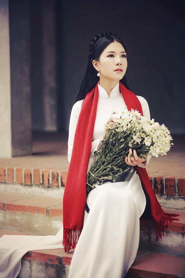 MC Nhã Uyên khoe vẻ ngọt ngào với cúc họa mi - 7 MC Nhã Uyên khoe vẻ ngọt ngào với cúc họa mi - 7