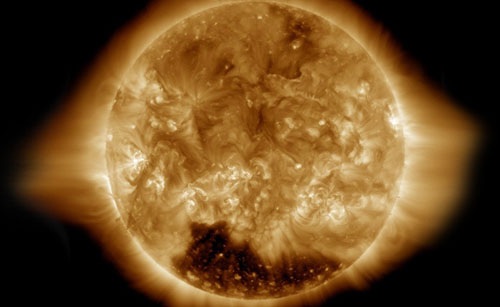 Bí mật về lỗ hổng lớn trên bề mặt của mặt trời - 1 Bí mật về lỗ hổng lớn trên bề mặt của mặt trời - 1