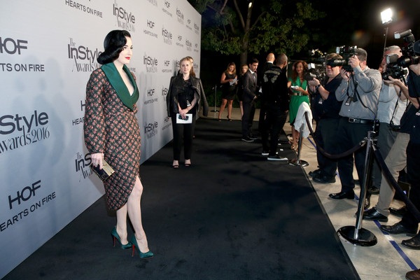 Kinh ngạc với gương mặt phẳng mịn của Nicole Kidman - 10
Ngôi sao 44 tuổi duyên dáng trên thảm đỏ