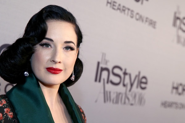 Kinh ngạc với gương mặt phẳng mịn của Nicole Kidman - 11
Người đẹp khoe gương mặt căng mịn và hoàn hảo