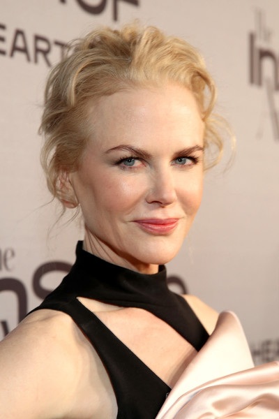 Kinh ngạc với gương mặt phẳng mịn của Nicole Kidman - 4
Nicole Kidman rạng ngời với gương mặt trang điểm nhẹ nhàng