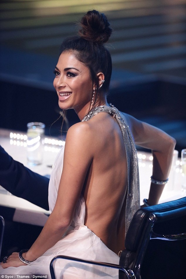 Ca sỹ Mỹ tái xuất sau tin đồn nâng ngực - 8
Nicole rất thành công trong vai trò ca sỹ solo sau khi rời nhóm Pussycat Dolls. Cô phát hành 2 album ăn khách là Killer Love (2011) và Big Fat Lie (2014).