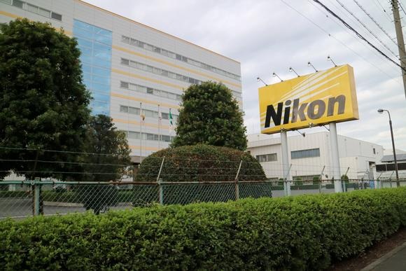 Doanh số lao dốc, Nikon cắt giảm 1.000 nhân sự - 1 Nikon mở chương trình nghỉ hưu sớm cho những nhân viên nằm trong diện bị cắt giảm sắp tới.