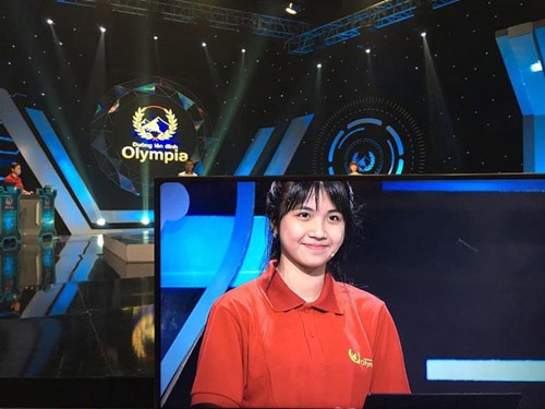 6 cô gái "nổi tiếng bất thình lình" năm 2016 giờ ra sao? - 5
Lan Thy xinh đẹp tại trường quay S14