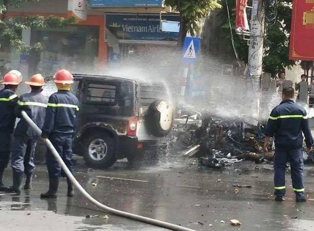 Xe taxi phát nổ kinh hoàng ở Cẩm Phả, 2 người thiệt mạng - 4 Xe taxi phát nổ kinh hoàng ở Cẩm Phả, 2 người thiệt mạng - 4