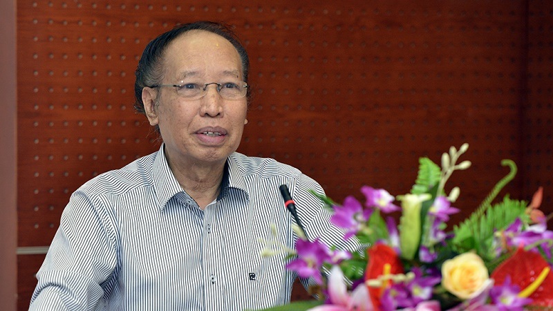 Chung khảo Nhân tài Đất Việt 2016: Hãnh diện với tài năng của người Việt - 1
Nhà báo Phạm Huy Hoàn - Trưởng Ban tổ chức Giải thưởng Nhân tài Đất Việt 2016 chia sẻ với các thành viên trong Hội đồng chấm thi Chung khảo trước khi công tác chấm thi diễn ra.