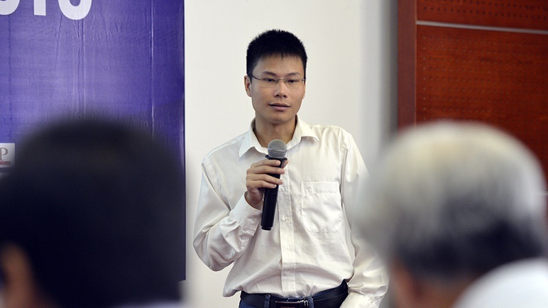 Chung khảo Nhân tài Đất Việt 2016: Hãnh diện với tài năng của người Việt - 5
Đại diện cho nhóm tác giả của sản phẩm sàn giao dịch thương mại điện tử bảo vệ trước Hội đồng chấm Chung khảo