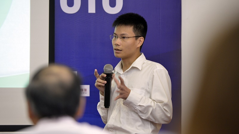 Chung khảo Nhân tài Đất Việt 2016: Hãnh diện với tài năng của người Việt - 6
Các thành viên Ban giám khảo chăm chú lắng nghe sự trình bày của tác giả để sau đó đặt hàng loạt câu hỏi liên quan. Ngay từ thí sinh đầu tiên việc hỏi xoáy đã diễn ra, thí sinh đã phải toát mồ hôi