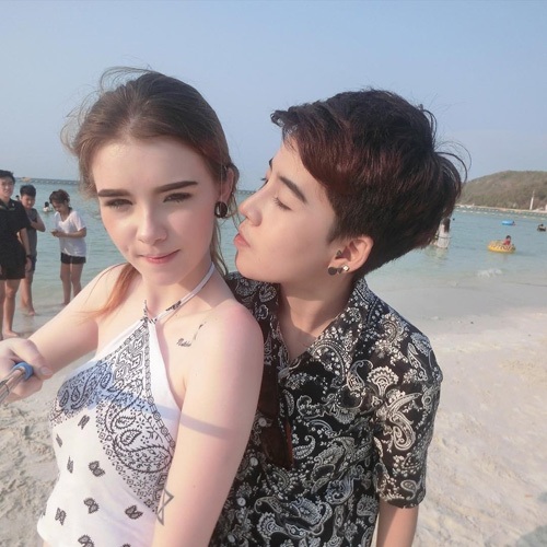 Sự thật về "nữ thần" Thái Lan khiến mày râu "đứng hình" - 8
Jessie Vard và bạn cùng nhau đi du lịch nhiều nơi