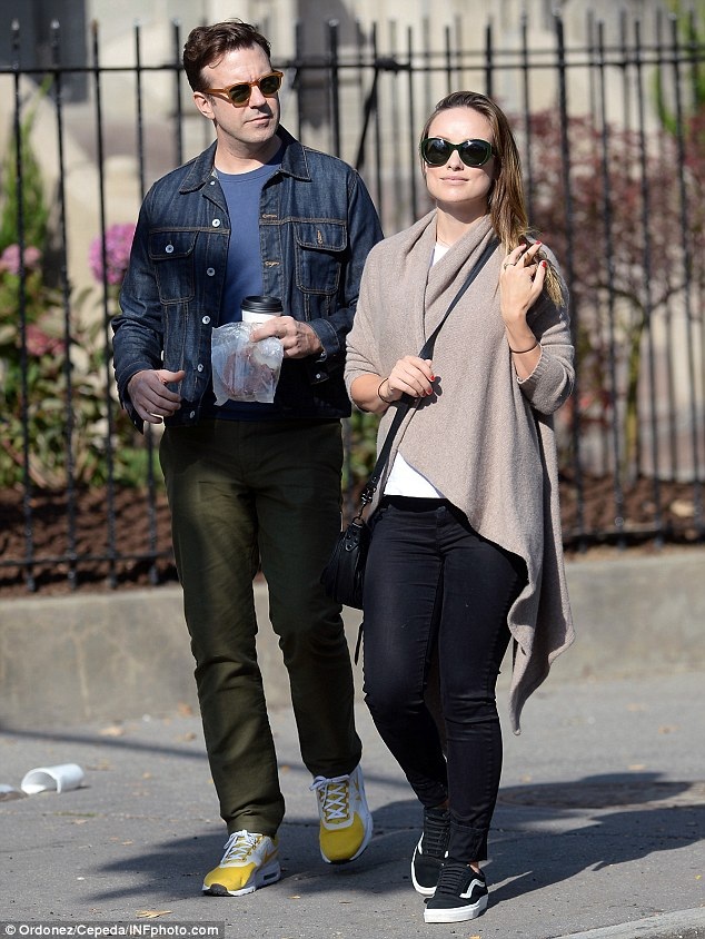 
Olivia Wilde được bạn trai Jason Sudeikis đưa đi ăn sáng tại New York hôm 16/10 vừa qua, 5 ngày sau khi cô sinh con gái Daisy
