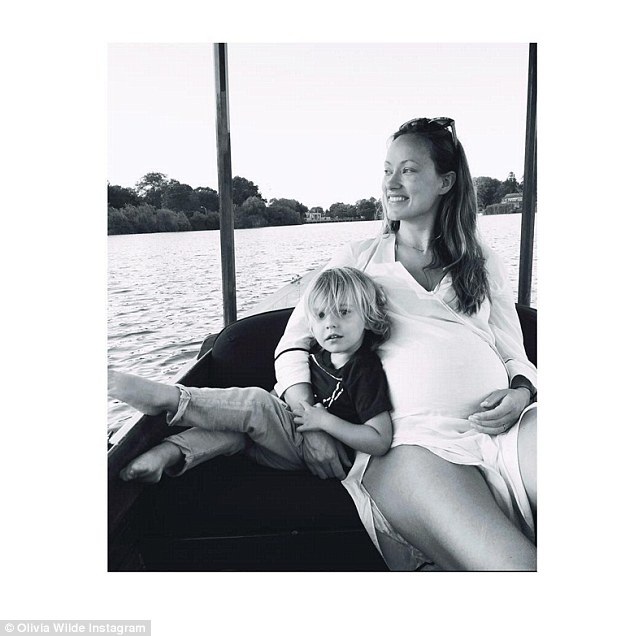 
Người đẹp và bạn trai đã có với nhau 1 con trai 2 tuổi tên là Otis
