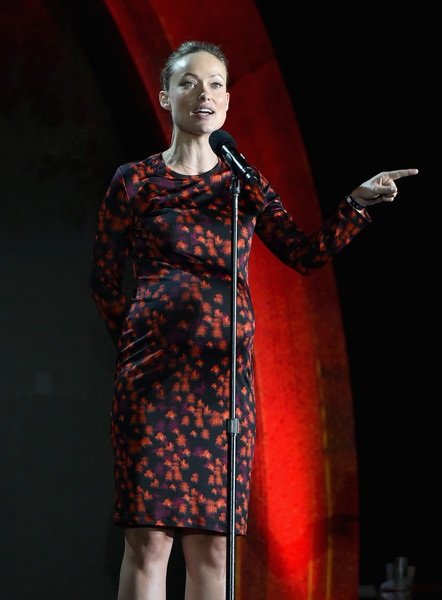 
Ngày 25/9, Olivia Wilde vẫn bế bụng bầu dự sự kiện
