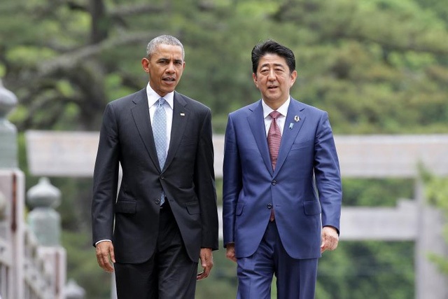 Thủ tướng Nhật Bản sắp thăm Trân Châu Cảng - 1
Tổng thống Mỹ Barack Obama (trái) và Thủ tướng Nhật Bản Shinzo Abe trong chuyến thăm Hiroshima. (Ảnh: Reuters)