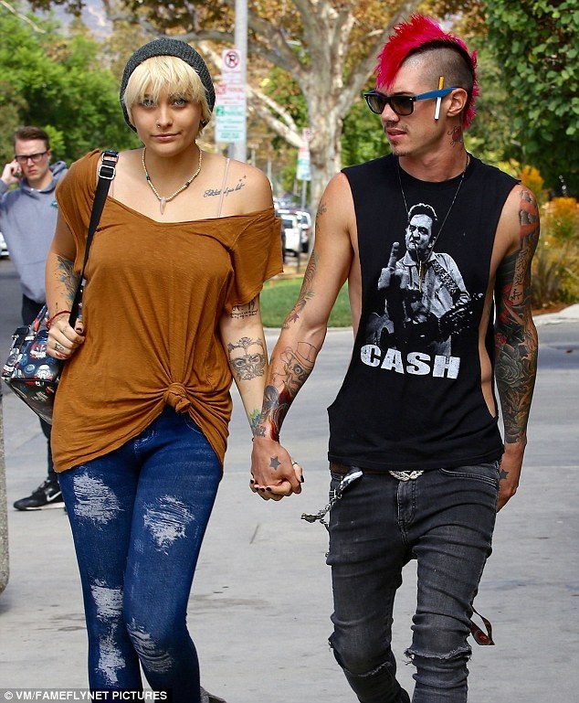 Paris Jackson hạnh phúc bên bạn trai - 3
Bạn trai Paris hơn cô 8 tuổi và là một ca sỹ không mấy tên tuổi