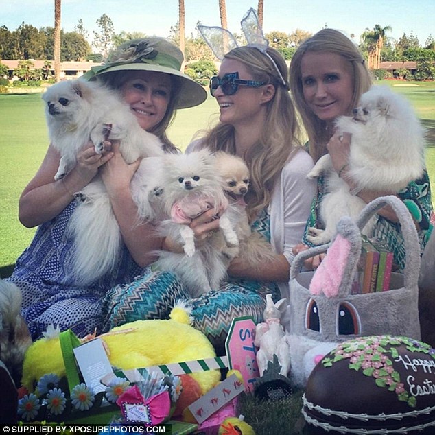 Paris Hilton khoe cún cưng nhỏ xíu 8 nghìn đô - 8
Paris Hilton sống cuộc sống sang chảnh, vô tư lự.