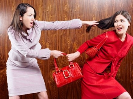 Vợ quyết đấu khẩu với gái trẻ để giành lại... bồ già - 1
Ảnh minh hoạ: Internet