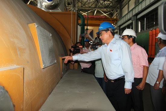 Nhiệt điện Duyên Hải 1: Cảnh giác ‘Formosa’ miền Tây - 1
Chủ tịch UB TƯ MTTQ Việt Nam Nguyễn Thiện Nhân khảo sát thực tế tại nhà máy nhiệt điện Duyên Hải 1