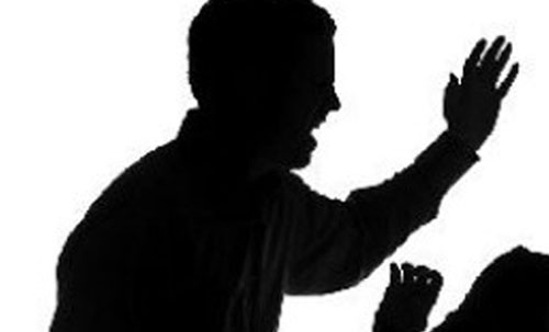 Trưởng công an “gạt tay trúng má” nữ dân quân bị đề nghị khiển trách - 1 Ảnh minh họa từ internet