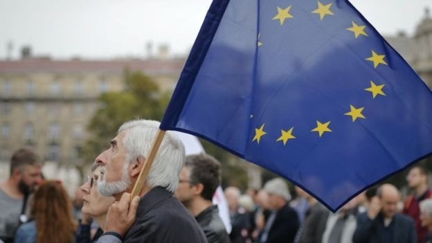 EU có nguy cơ sụp đổ? - 1 EU đang đối mặt với một cấu trúc già nua và rệu rã. (Ảnh: AP)