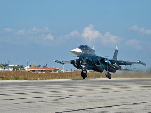 Đáp trả Mỹ, Nga sớm phê chuẩn thỏa thuận căn cứ không quân tại Syria - 1 Một chiếc máy bay chiến đấu S-34 cất cánh từ căn cứ không quân Hmeymim