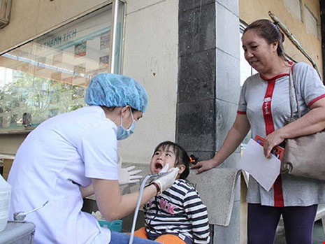 Nguy cơ bị mù mắt, tai biến do… nhổ răng - 1 Nguy cơ bị mù mắt, tai biến do… nhổ răng - 1