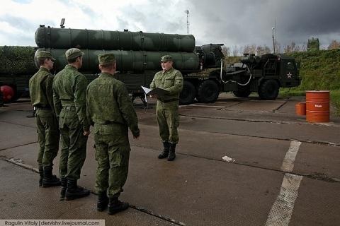 Mỹ thực sự thay đổi chiến thuật vì S-300 tại Syria? - 1 Hệ thống S-400.