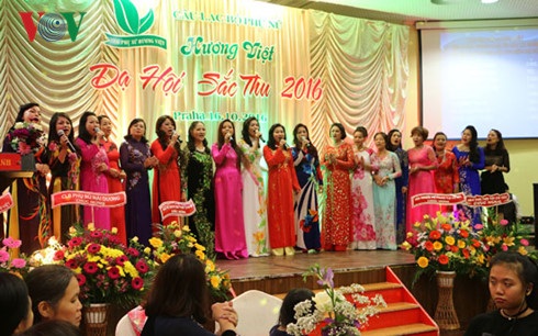 Tôn vinh Phụ nữ Việt Nam qua nhiều hoạt động ý nghĩa - 1 Tôn vinh Phụ nữ Việt Nam qua nhiều hoạt động ý nghĩa - 1