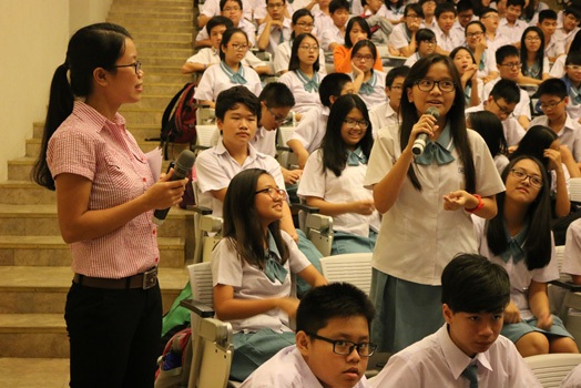 Học sinh Trường Đinh Thiện Lý, phường Tân Phong, quận 7 (TP Hồ Chí Minh) tham dự chuyên đề “Phòng chống bắt nạt học đường”.