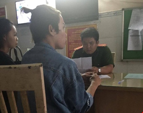 Tùng Sơn đến cơ quan công an trình báo trước đó. 