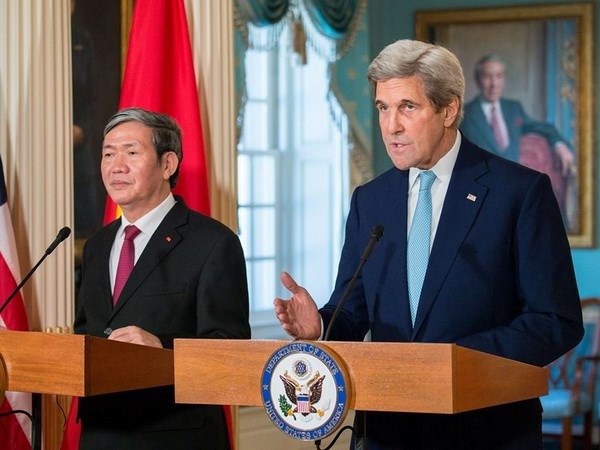 Ngoại trưởng Kerry: Việt Nam là đối tác quan trọng trong khu vực - 1
Ngoại trưởng Mỹ John Kerry và Ủy viên Bộ Chính trị, Thường trực Ban Bí thư Đinh Thế Huynh. (Nguồn: U.S. Department of State)