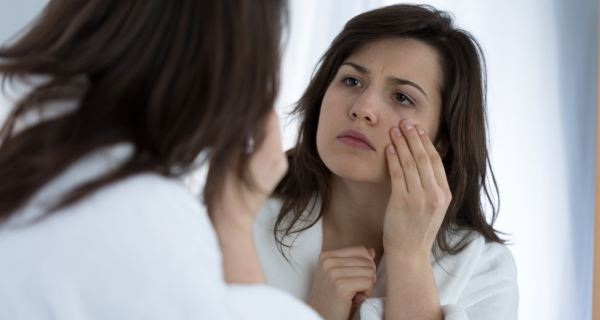 Nguyên nhân nào khiến mắt sưng vào buổi sáng? - 1 Nguyên nhân nào khiến mắt sưng vào buổi sáng? - 1