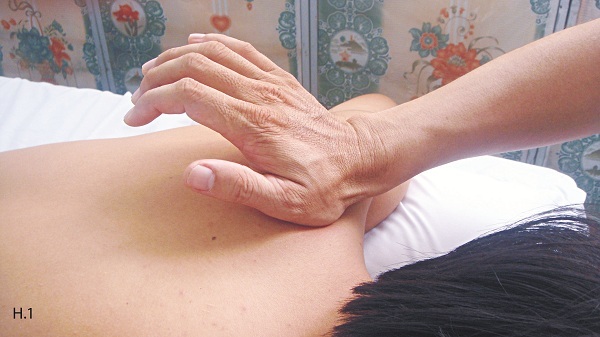 Xoa bóp chữa đau vai gáy do tư thế - 1 Hình 1