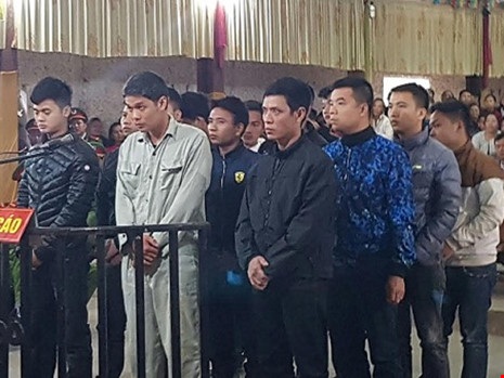 Tuyên án các bị cáo vụ truy sát kinh hoàng tại Phú Thọ - 1 Các bị cáo tại phiên tòa ngày 25-11.