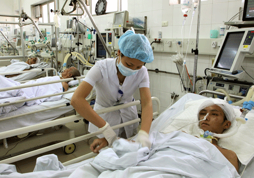 Bi kịch kháng kháng sinh vì dùng thuốc... tùy thích - 1 Kháng kháng sinh khiến bệnh tật ngày càng khó điều trị. Ảnh minh họa, chụp tại Bệnh viện Việt Đức. Ảnh: Diệu Linh