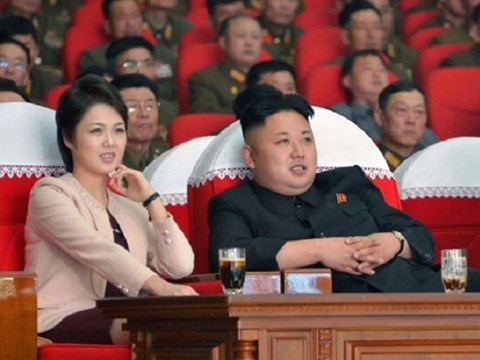Phu nhân của ông Kim Jong-Un bất ngờ tái xuất - 1 Ông Kim Jong-Un và vợ trong một sự kiện tại Bình Nhưỡng