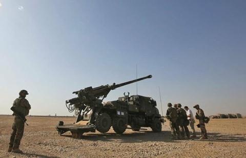 Siêu pháo Caesar đánh Mosul: Mạnh mẽ nhưng... không hiệu quả - 1 Pháo tự hành Caesar tấn công khủng bố tại Mosul.