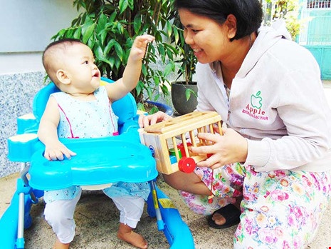 Không thể buộc vợ chồng sinh đủ 2 con - 1 Nhiều gia đình chỉ thích có một con, không thể áp đặt họ phải sinh hai con. Ảnh: T.Ngọc