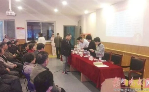 Trung Quốc: Viện dưỡng lão tặng quà, con đổ xô thăm cha - 1