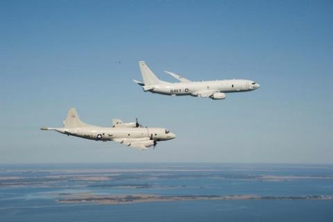 Sát thủ tàu sân bay Nga khiến Mỹ-NATO không yên - 1 Máy bay chống ngầm P-8A (trên) và P-3C của Hải quân Mỹ. Ảnh: Aces Flying High