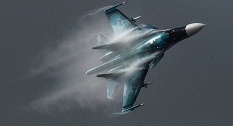 Nga không kích xuyên đêm, đập tan đợt tấn công của IS - 1 Su-34 được không quân Nga triển khai hoạt động tại chiến trường Syria. Ảnh: SPUTNIK