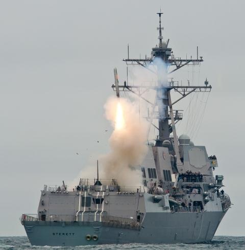 Chiến hạm Mỹ phóng tên lửa Tomahawk.