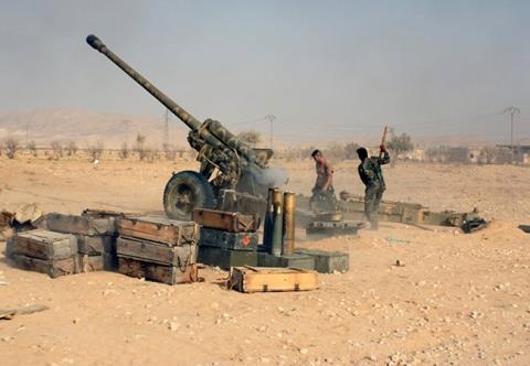Nồi hơi Palmyra: Tigers hợp binh, Syria tổng lực tái chiếm - 1 Quân đội chính phủ Syria đang điều thêm nhiều binh sĩ cũng như mở thêm các mũi tấn công nhằm khép chặt vòng vây, tái chiếm thành cổ Palmyra