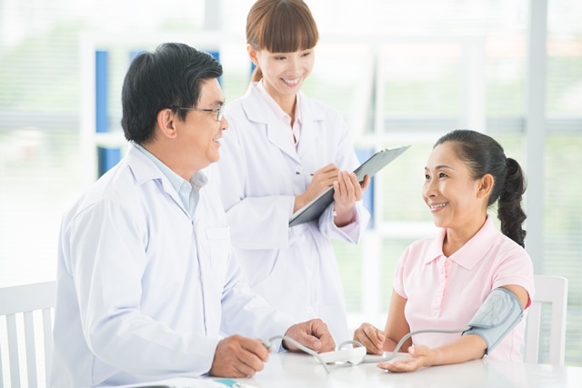 Khám sức khỏe miễn phí cho người cao tuổi tại bệnh viện An Sinh - 1 Người cao tuổi cần được khám sức khỏe định kỳ để có kế hoạch chăm sóc tốt nhất