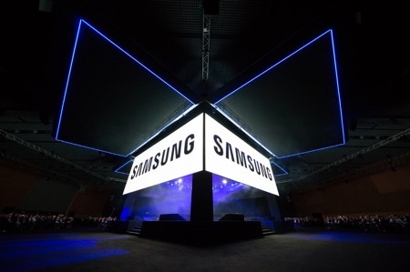 Apple đang thất thế trong cuộc đua công nghệ màn hình cong - 1
Samsung từ lâu đã nổi tiếng với vai trò của một trong những nhà cung ứng linh kiện hàng đầu thế giới.