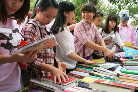 Tuần lễ hưởng ứng học tập suốt đời năm 2016 - 1
Học sinh hưởng ứng tuần lễ Văn hóa đọc