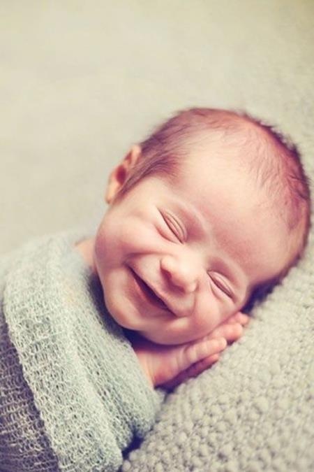 Bà mẹ nào cũng “nghiện” nụ cười của con - 1