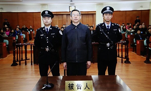 Quan tham giấu tiền tấn trong nhà lĩnh án tử - 2 Lưu Thiết Nam bị phạt tù năm 2014 vì ăn hối lộ. (Ảnh: Corbis)