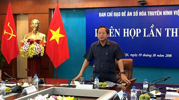 Tắt sóng analog giai đoạn 2: "Cần tính toán để ít ảnh hưởng người dân nhất" - 1
Bộ trưởng Trương Minh Tuấn phát biểu tại cuộc họp.