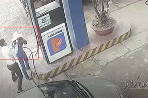 Nam cán bộ ngân hàng đánh rách đầu nữ nhân viên bán xăng - 1 Nam cán bộ ngân hàng đánh rách đầu nữ nhân viên bán xăng - 1